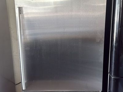 Thermador Stainless Steel Built-In Bottom Freezer Refrigerator with French Doors, Ice Maker