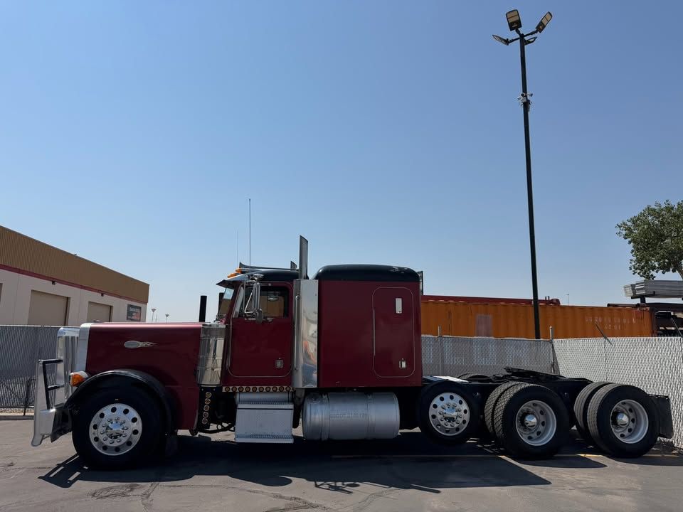 SWEET! 2001 PETE MODEL 379 SHORT SLEEPER TRUCK