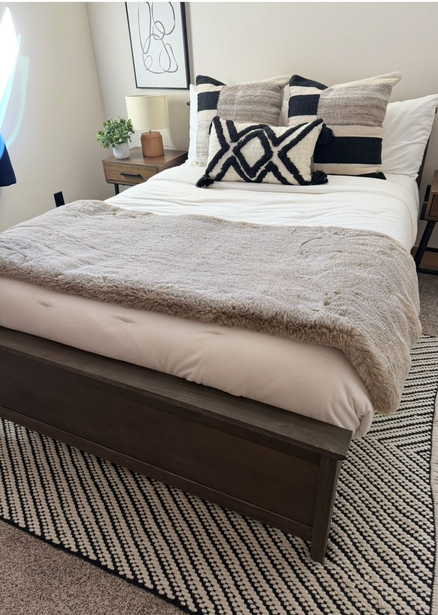 Full size bed