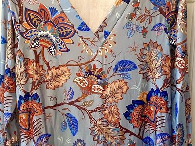 NEW - Pretty Long Sleeve Womens V Neck T-Shirt In Shades of Blue-Orange-Brown - SZ XL - C PIX. Brand New Shirt.