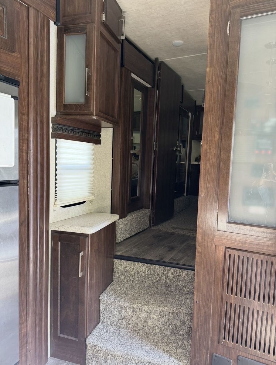 Main image 7