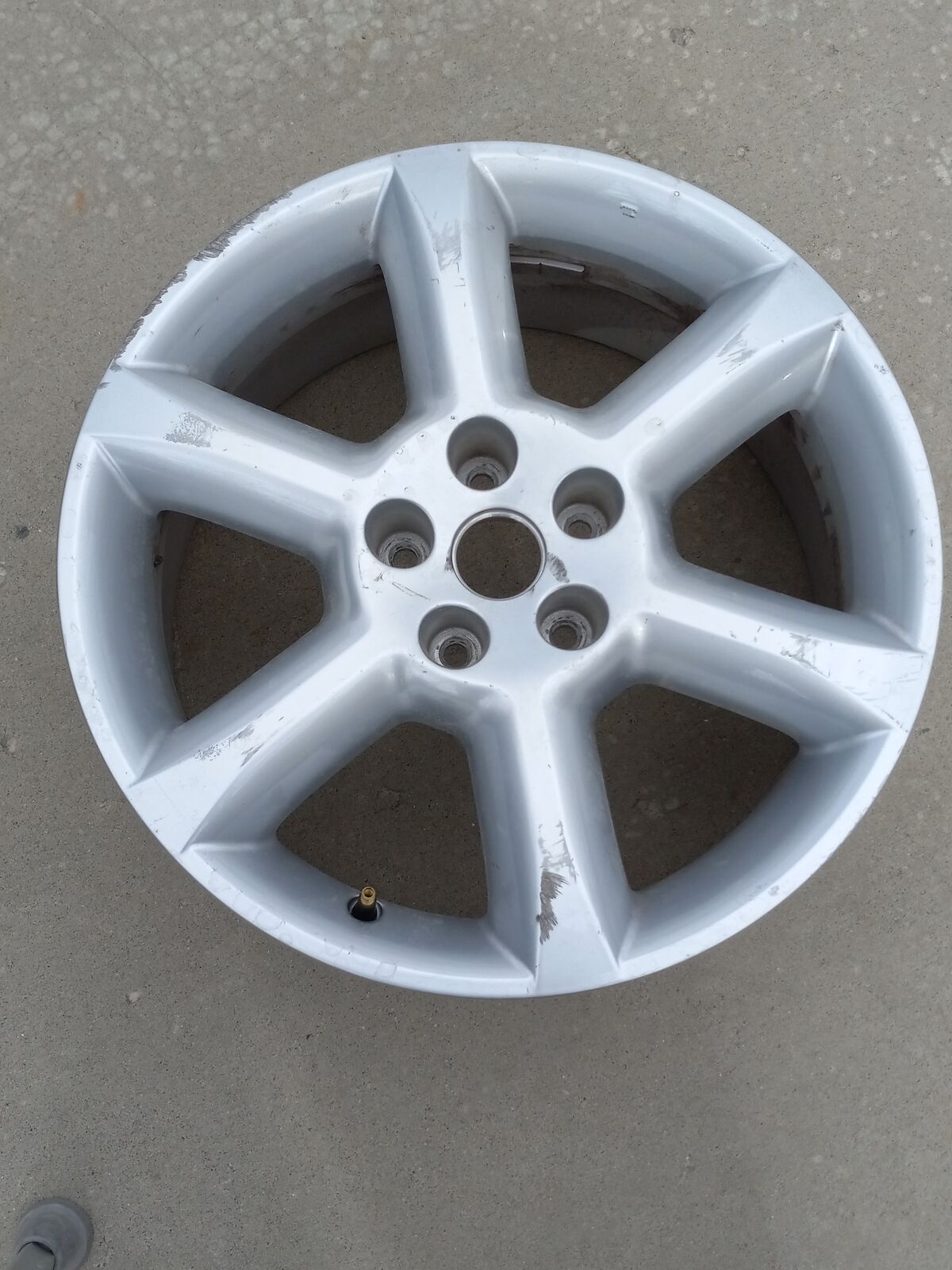 Nissan Maxima Rim 18"