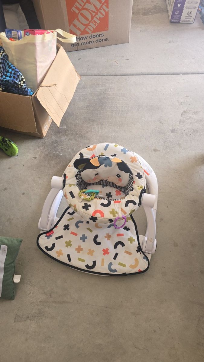 Fisher-Price Sit-Me-Up Floor Seat with Geometric Pattern and Toys