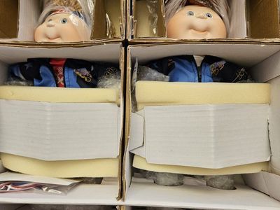Cabbage Patch Kids Olympikids Dolls 1996 Set of 2 with USA Olympic Team Replica Apparel & Accessories Brand New