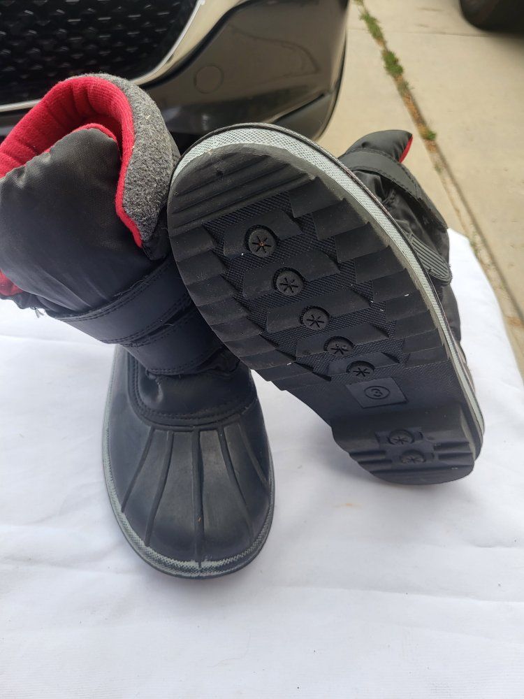 Boys Black and Red Winter Snow Boots Size 3