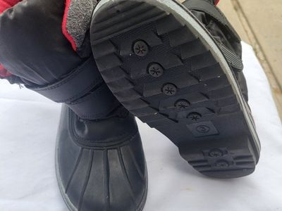 Boys Black and Red Winter Snow Boots Size 3