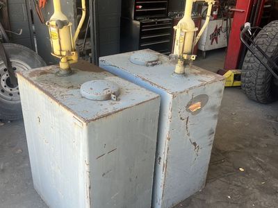 Oil Storage Container With Manual Pump