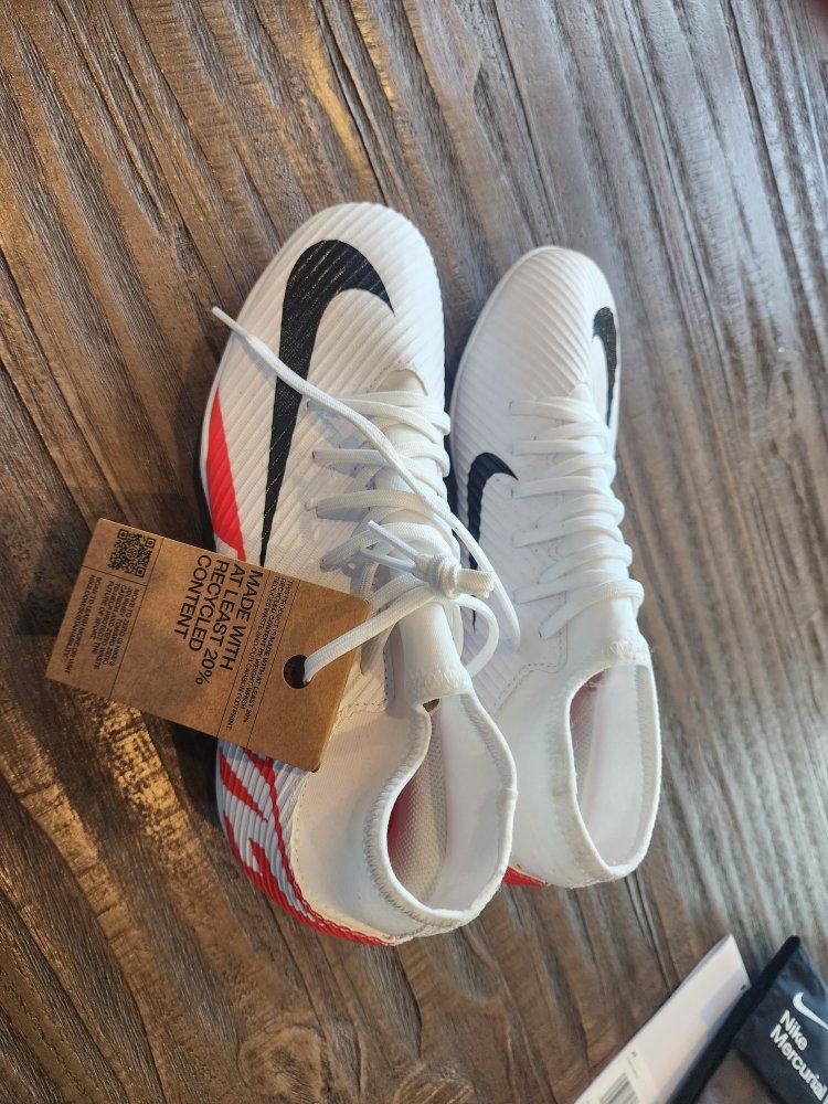 Nike Mercurial Club Soccer Cleats White Red Size 7 Men's NWT