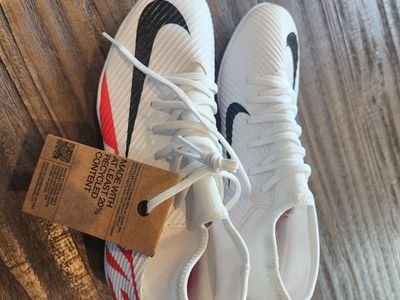 Nike Mercurial Club Soccer Cleats White Red Size 7 Men's NWT