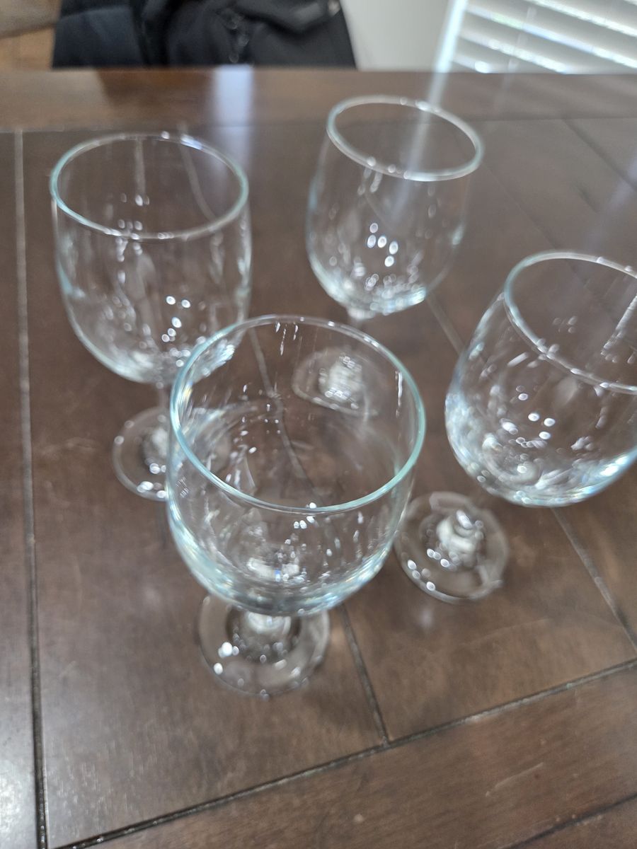 Set of 4 Clear Stemmed Wine Glasses, Small Size, Everyday Use