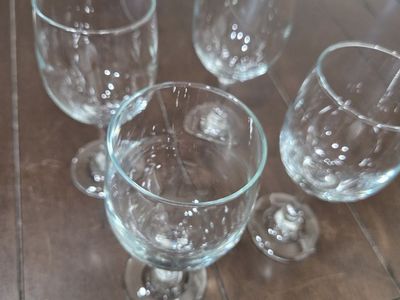 Set of 4 Clear Stemmed Wine Glasses, Small Size, Everyday Use