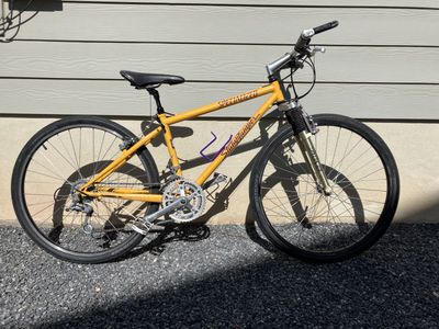 Specialized Stumpjumper Mountain Bike - Yellow, Front Suspension, 26" Wheels