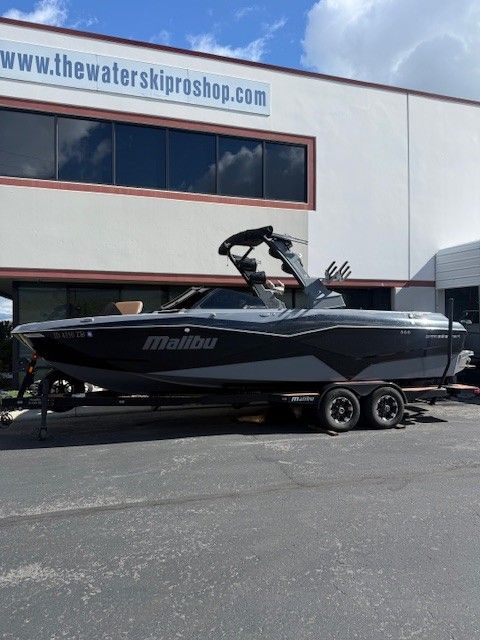 2022 Malibu Wakesetter 25 LSV
