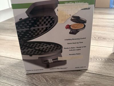 Cuisinart Round Classic Waffle Maker Model WMR-CA