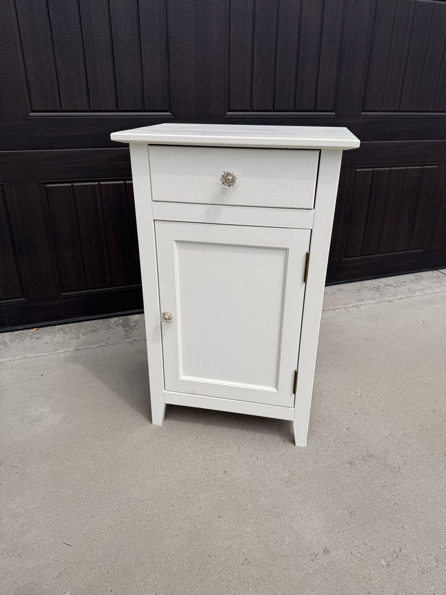 Nightstand / Side Table