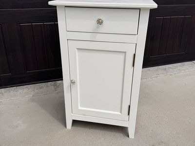 Nightstand / Side Table