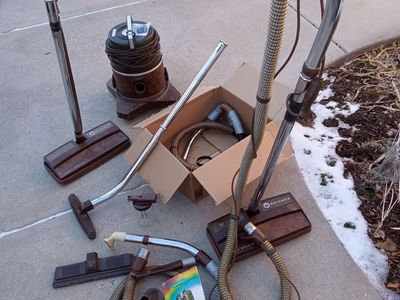 Rainbow vacuum w/extra parts, hoses.