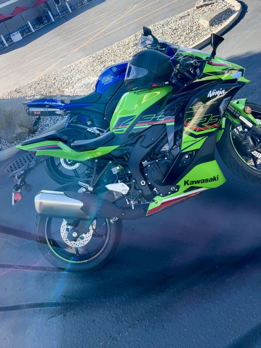 Kawasaki Ninja ZX-4RR Sport Motorcycle KRT green