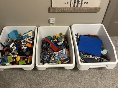 40 lbs of loose Lego pieces