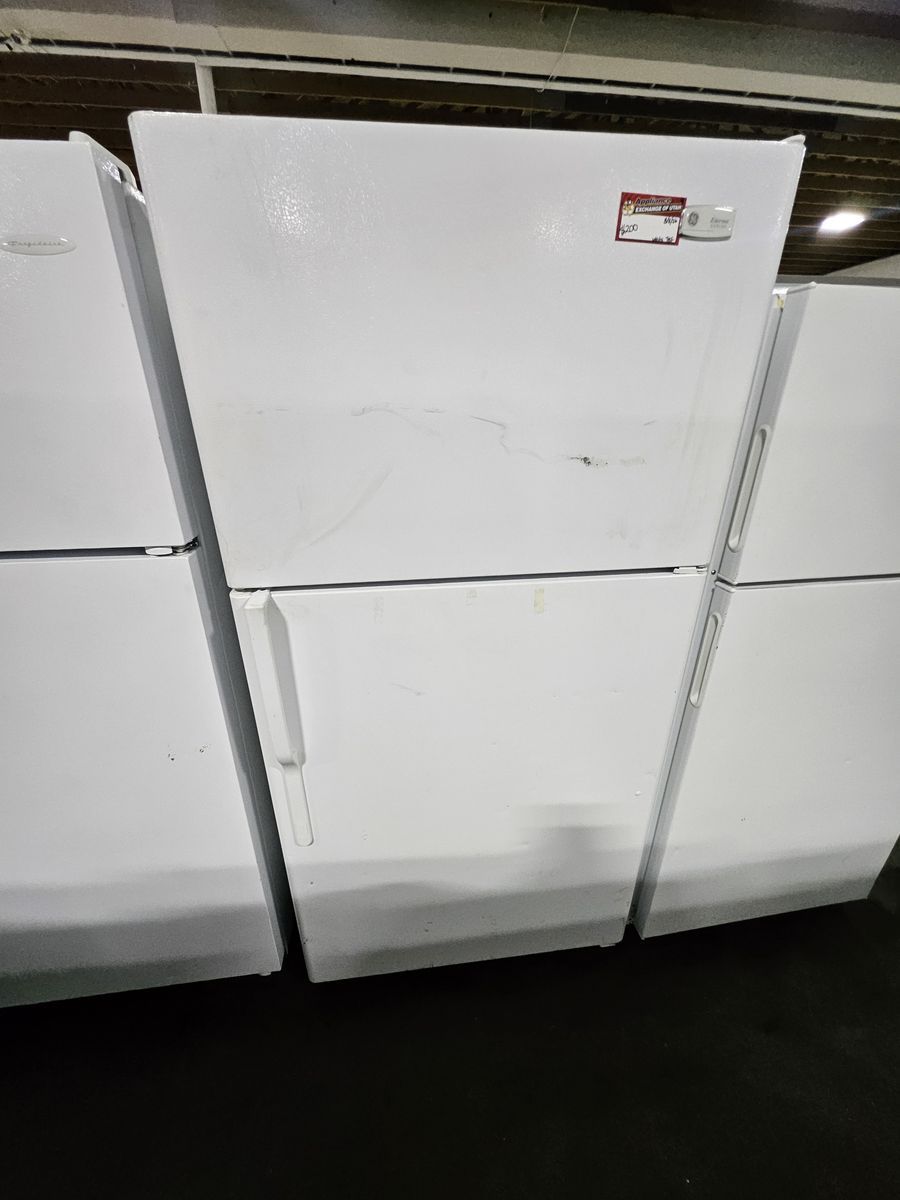 GE White Top-Freezer Refrigerator