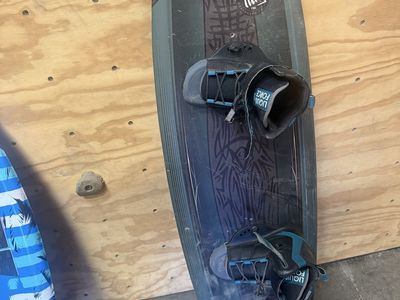 Liquid Force Fury 120 Wakeboard with Liquid Force Bindings