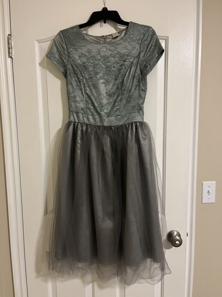 Beautiful Gray Dress - Size Small