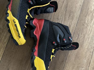 La Sportiva Aequilibrium Boots