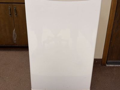 Danby White Compact Mini Fridge - Excellent Condition