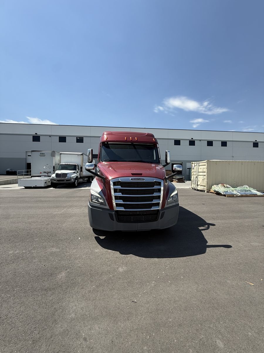 2021 Freightliner Cascadia 