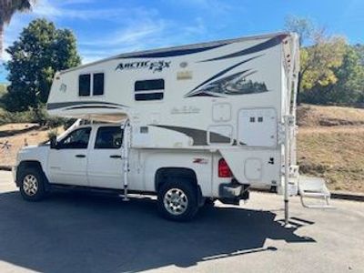 Arctic Fox Silver Edition 811 Camper - Fits 6'ft truck Bed (Rare)