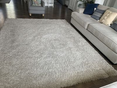 Thomasville cream shag rug 7’x10’
