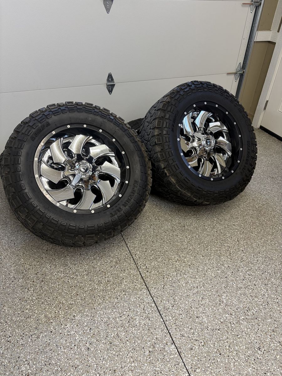 20x10 8x180 wheels on 35x12.50R20 tires