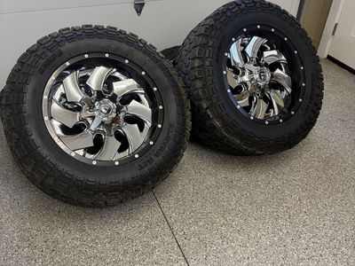 20x10 8x180 wheels on 35x12.50R20 tires