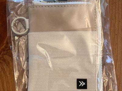 Thread Off White Leather Zip Wallet