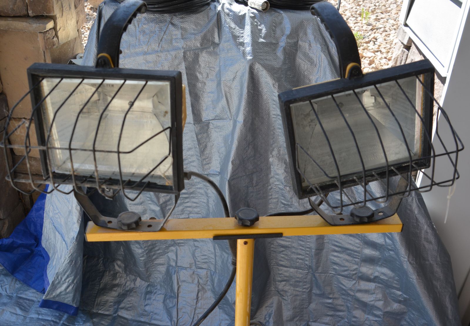 Dual 500W Halogen Work Light on Adjustable Tripod Stand – Portable Job Site Flood Lights