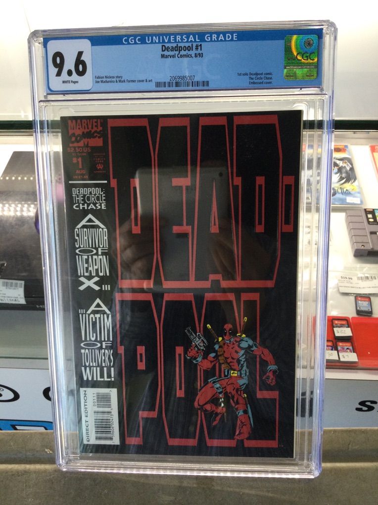Deadpool #1 Comic Book.    #E75012742
