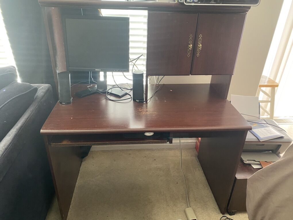 Computer Desk/Hutch