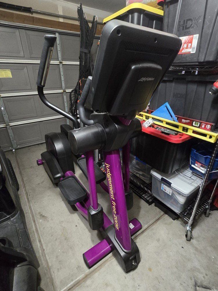 Life Fitness IntegritySeries Elliptical