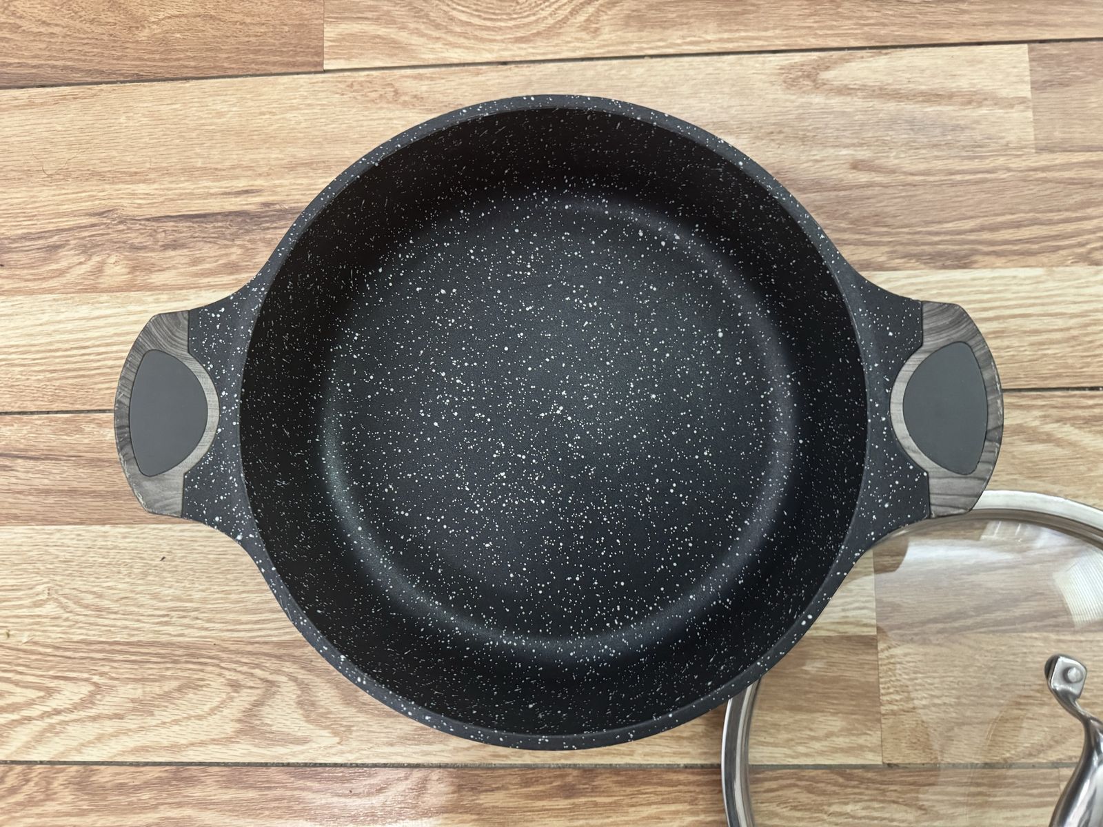 Main image 5
