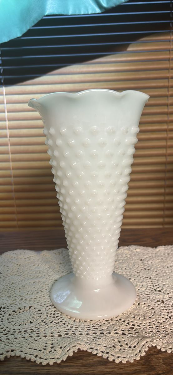 Anchor hocking white milk glass vase vintage hobnail