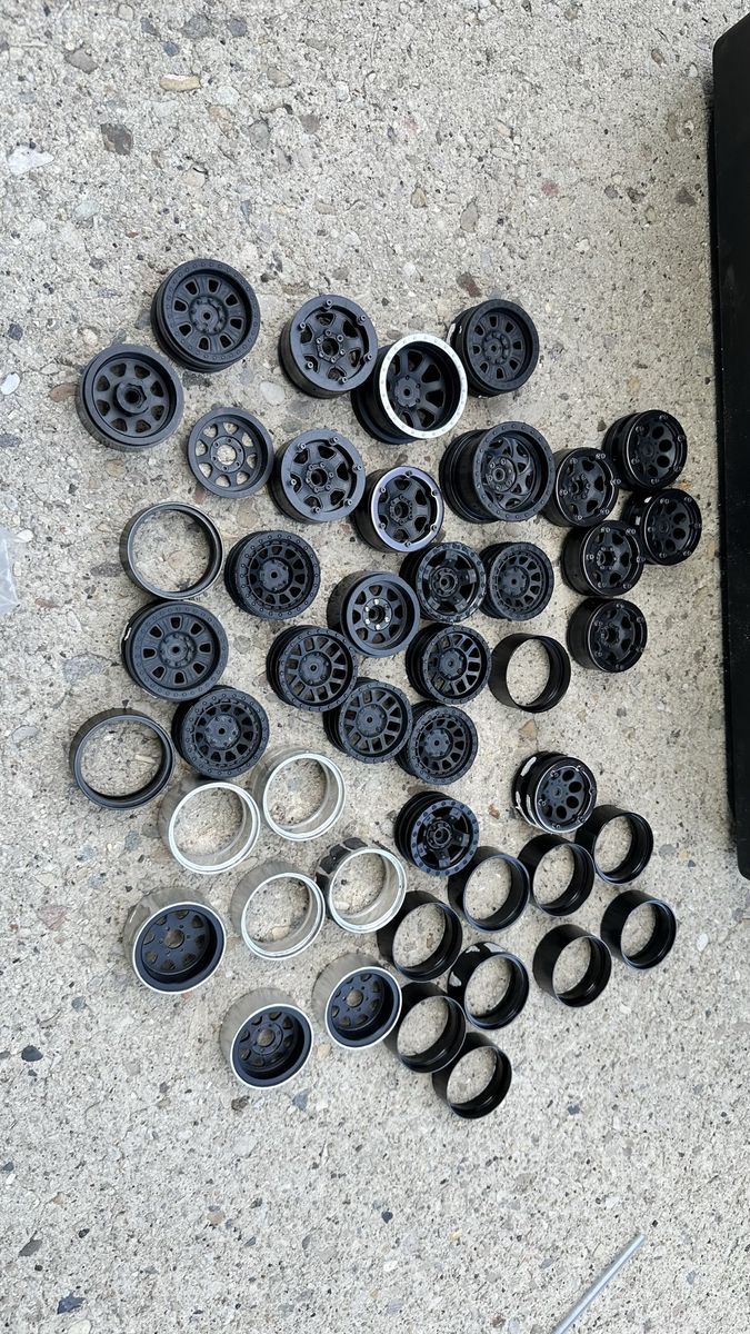 Random plastic bradlocks