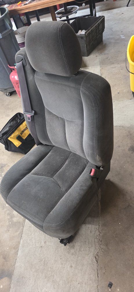 Passenger seat out of 2003 silverado