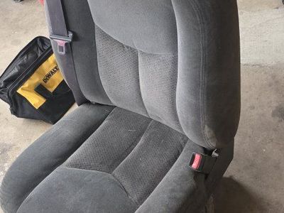 Passenger seat out of 2003 silverado