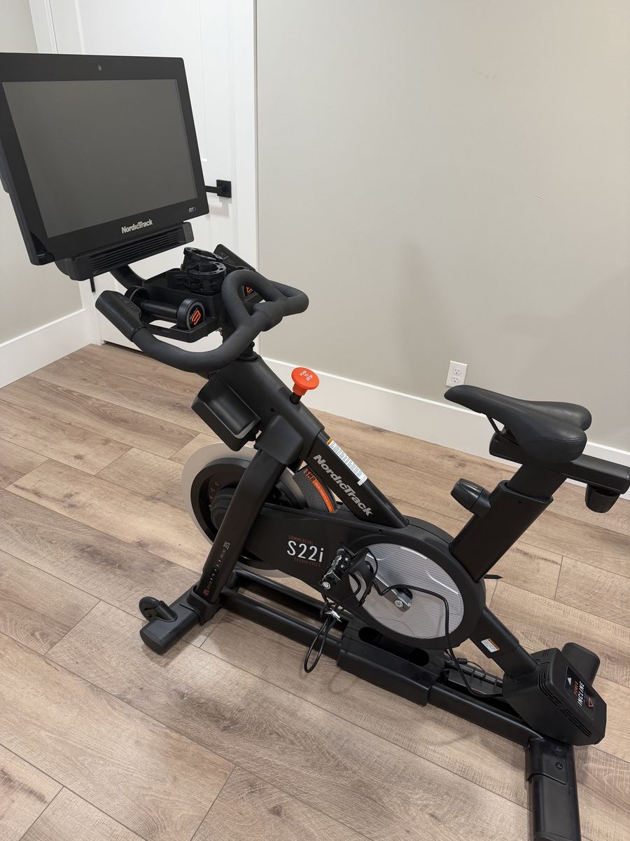 NordicTrack Commercial S22i Studio Cycle Exercise Bike