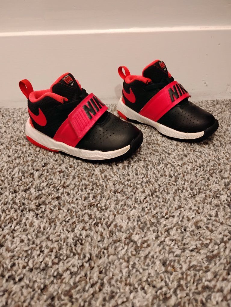 Nike Sneakers/Shoes