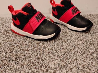 Nike Sneakers/Shoes