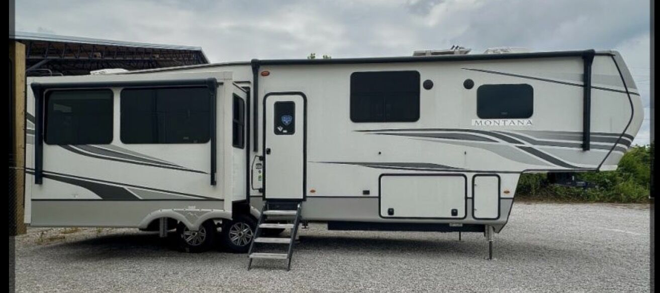 2023 Keystone Montana 3231CK – Like New, Fully Loaded, Ready to Roll