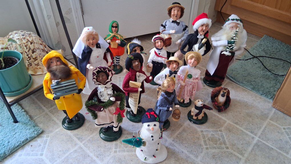 Byers’ Choice Carolers