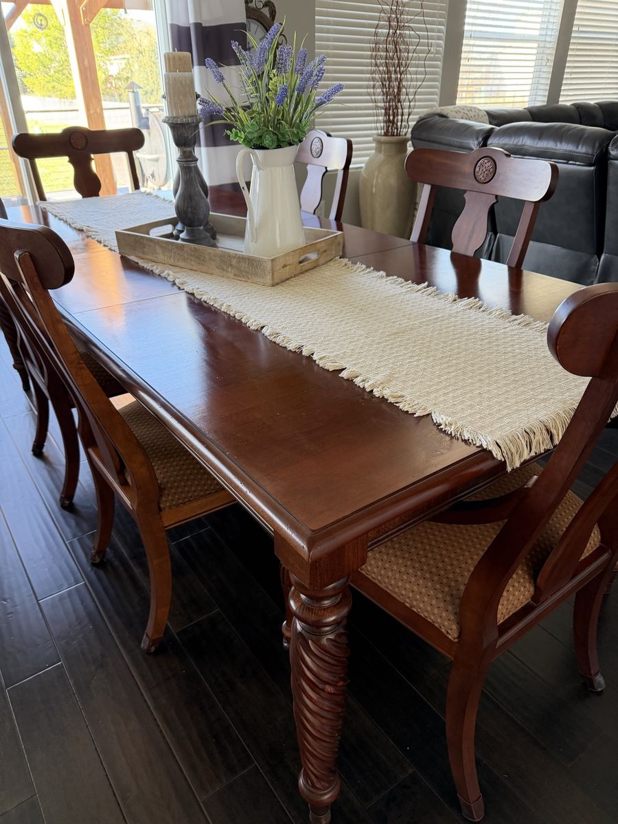 Beautiful Ethan Allen Dining Set for Sale!!