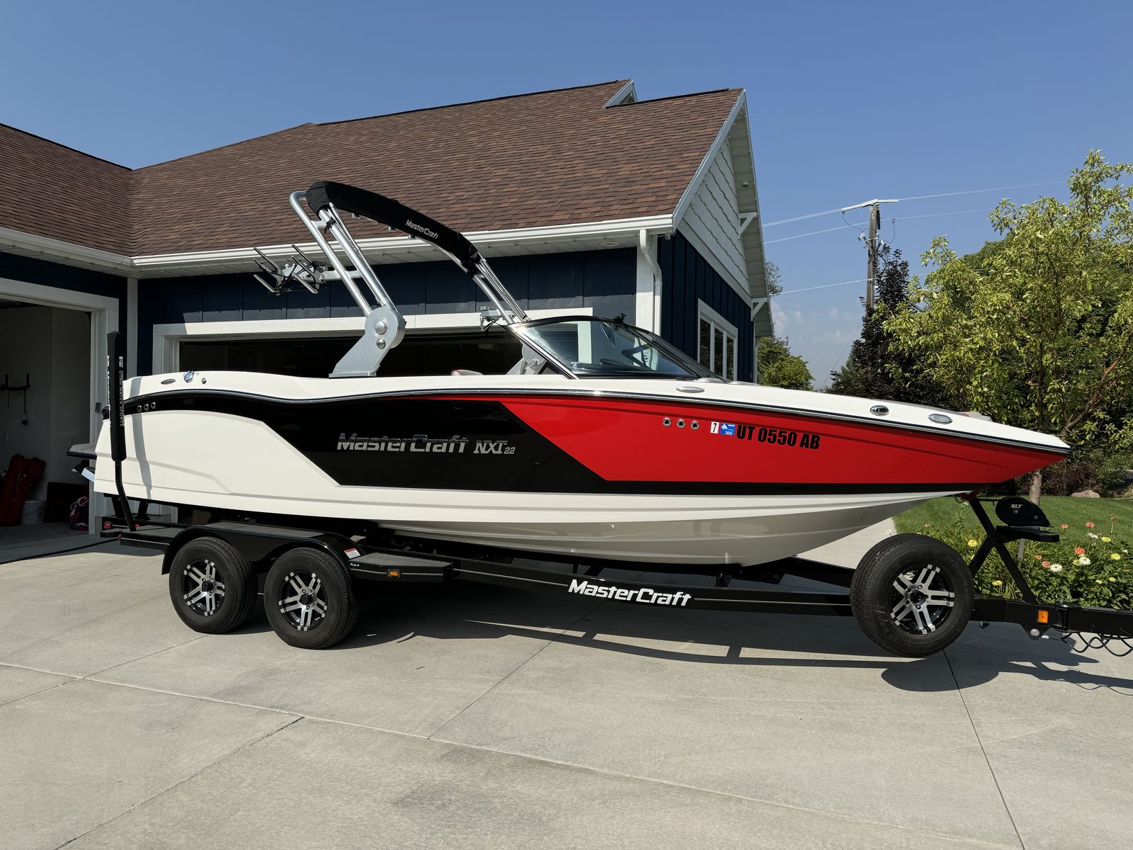 2018 MasterCraft NXT22 Surf/Ski Boat CLEAN, LOW hours, and stored INDOORS!